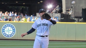 Brad Miller warms up just before he thew me a baseball :D